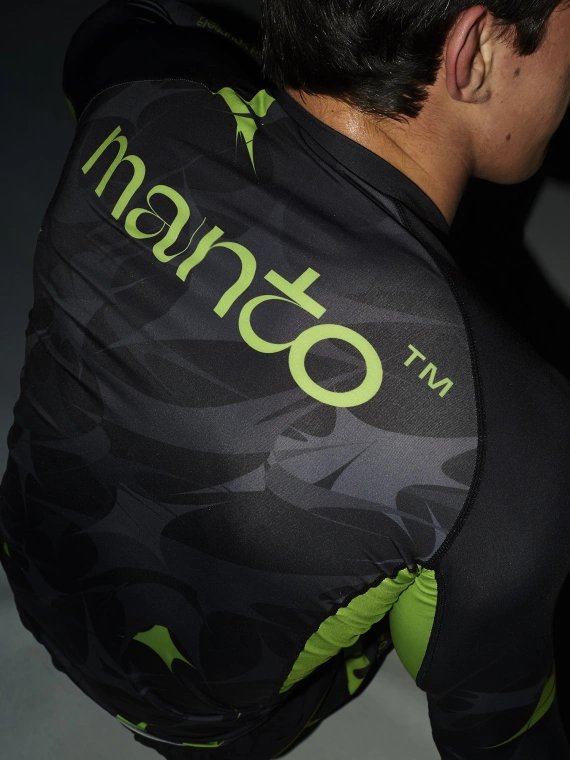 MANTO long sleeve rashguard TERRA czarny