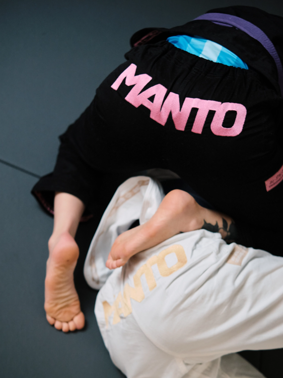 MANTO "RISE 2.0" BJJ GI czarno-różowe